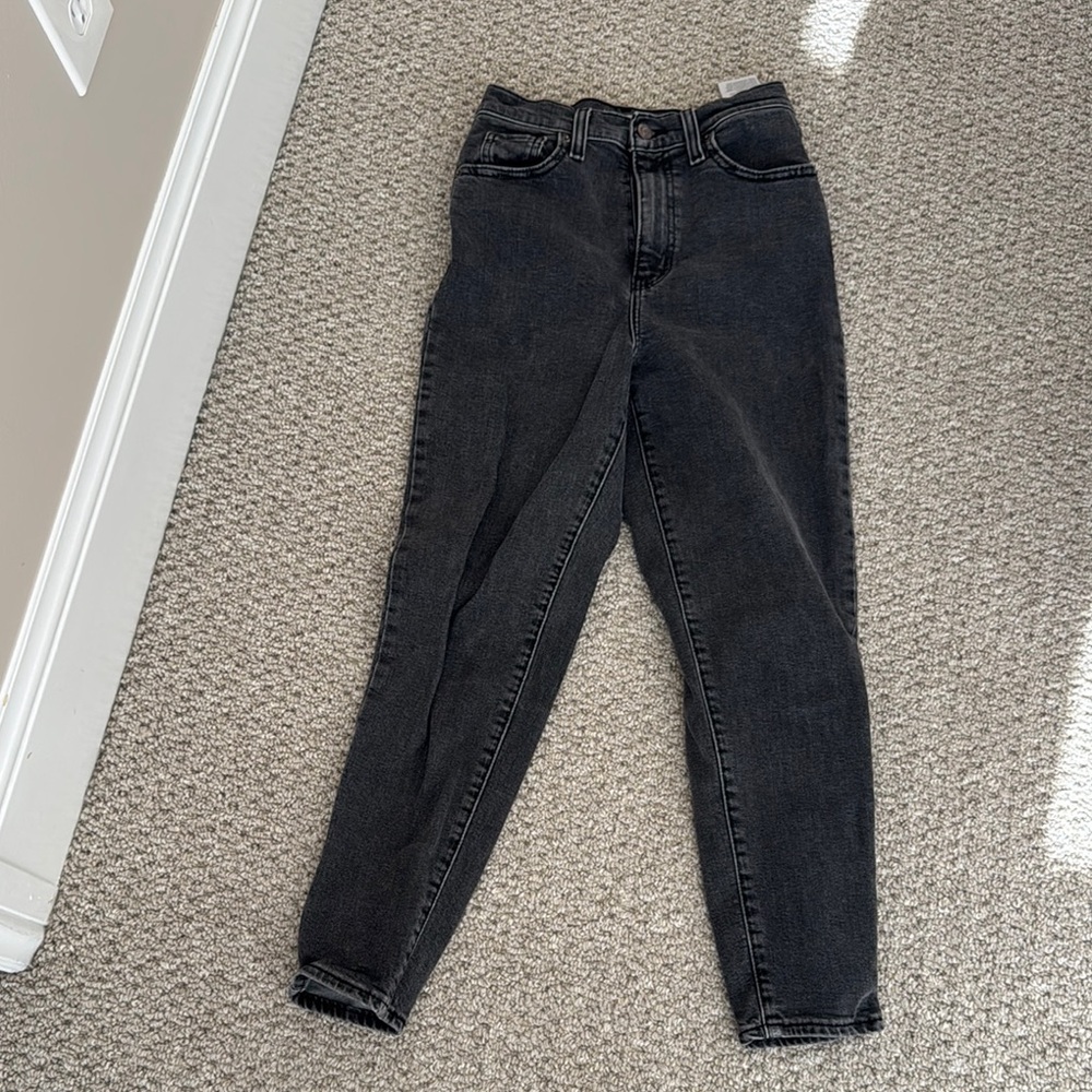 Levi’s High Waist Taper Classic Black Jeans size 26